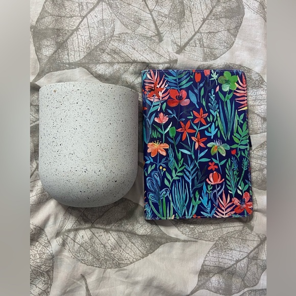 LA JOLIE MUSE 2PC. Set White Dot HALF-MOON Cut Wall Mount Hanging Planter Pot - Picture 4 of 6